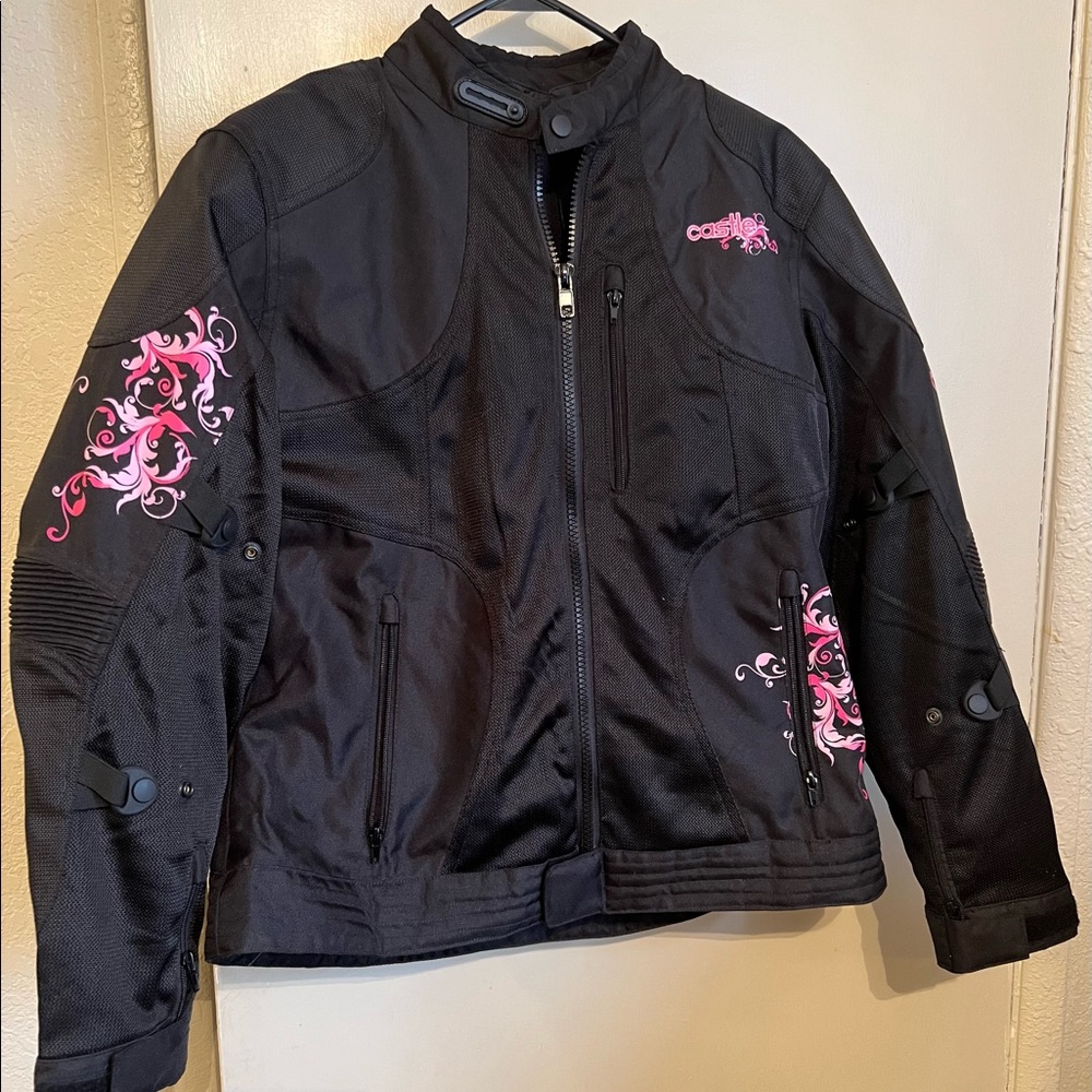 NEW CASTLE XL WOMANS COAT. Comes with another coat inside!